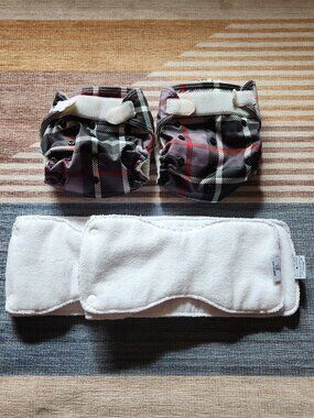 Bundle of 2 Rumparooz resusable cloth diapers - velcro closure